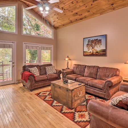 Rustic Red Cabin With Deck In Maggie Valley Club! ภายนอก รูปภาพ