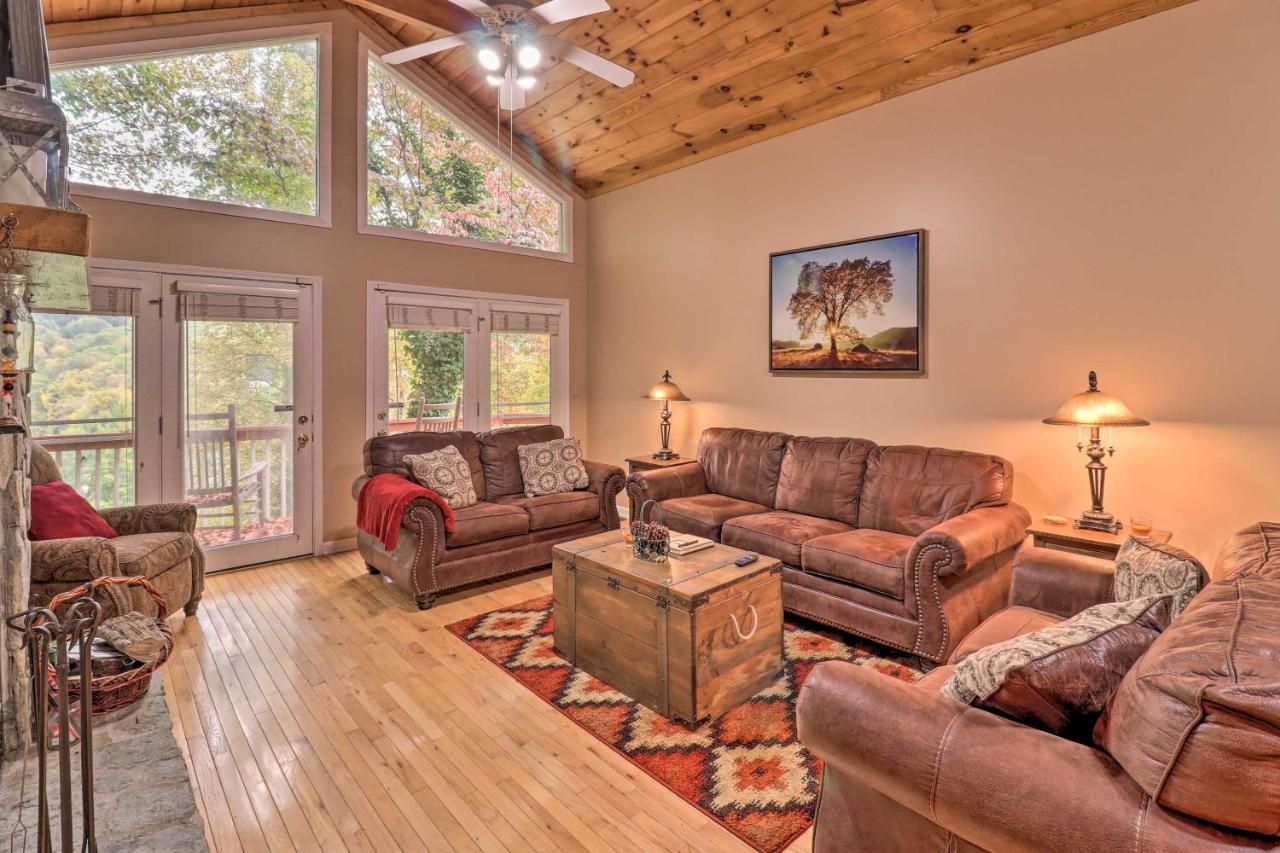 Rustic Red Cabin With Deck In Maggie Valley Club! ภายนอก รูปภาพ