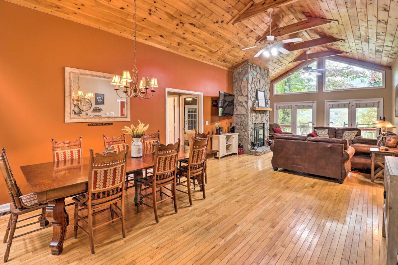 Rustic Red Cabin With Deck In Maggie Valley Club! ภายนอก รูปภาพ
