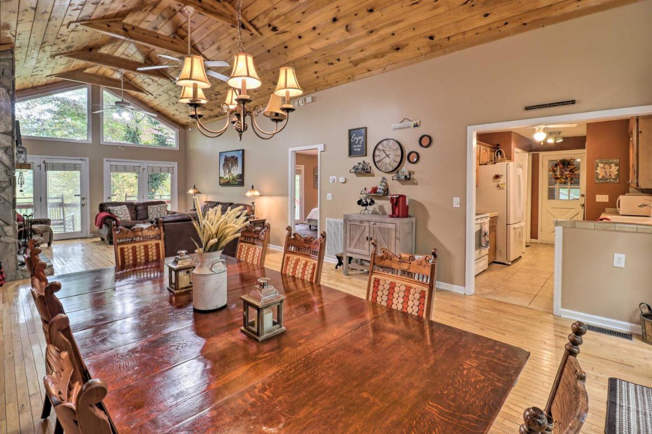 Rustic Red Cabin With Deck In Maggie Valley Club! ภายนอก รูปภาพ