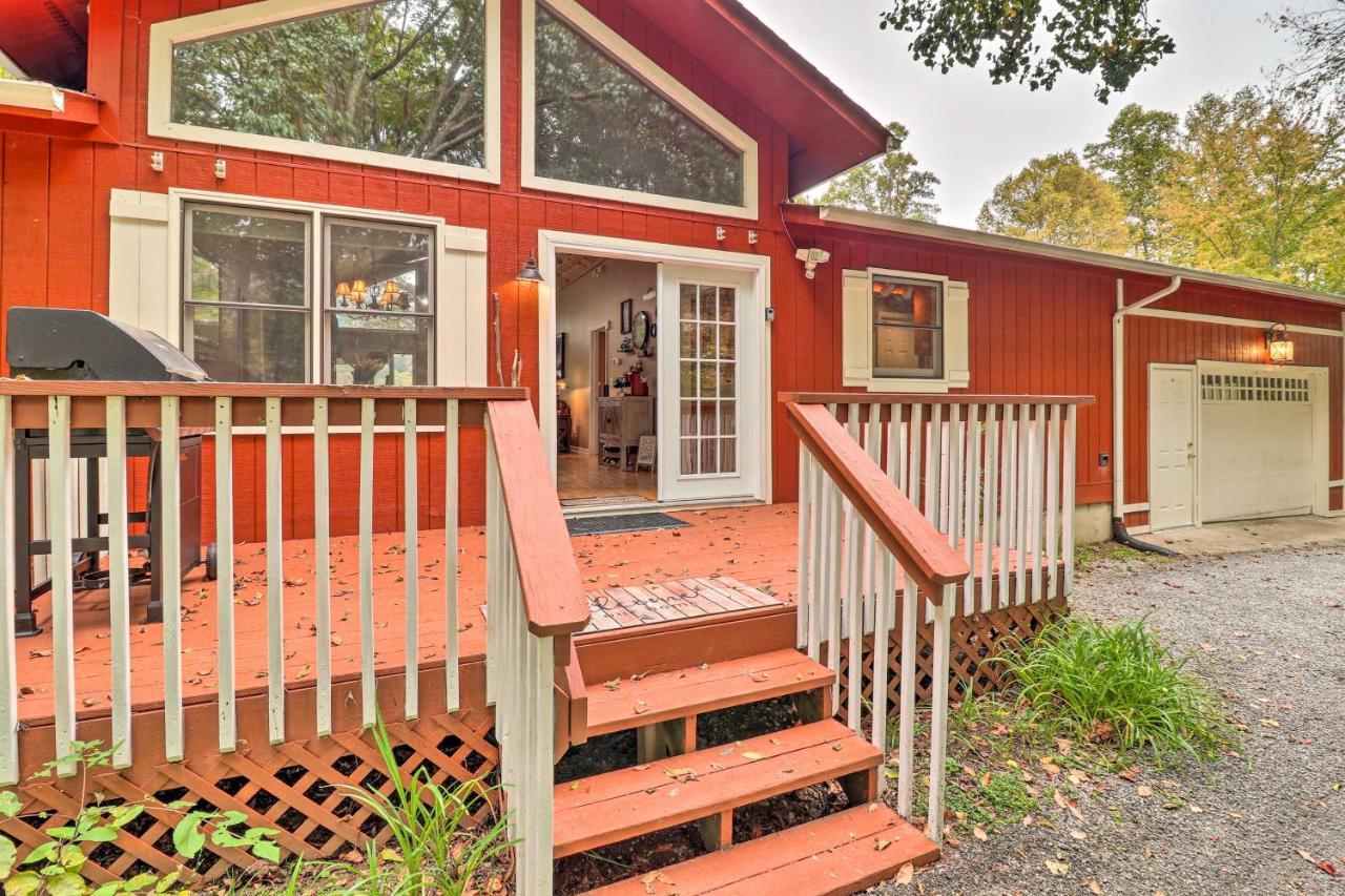 Rustic Red Cabin With Deck In Maggie Valley Club! ภายนอก รูปภาพ