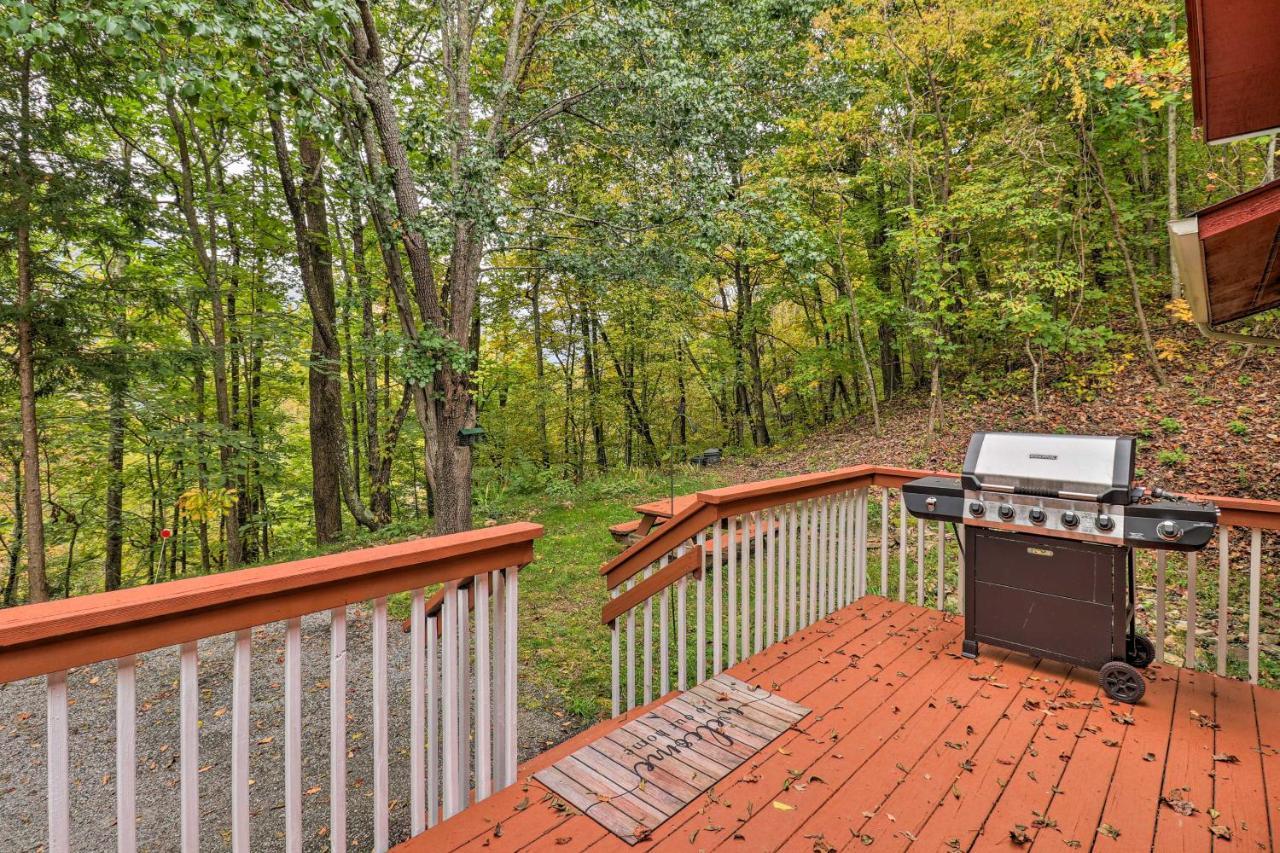 Rustic Red Cabin With Deck In Maggie Valley Club! ภายนอก รูปภาพ