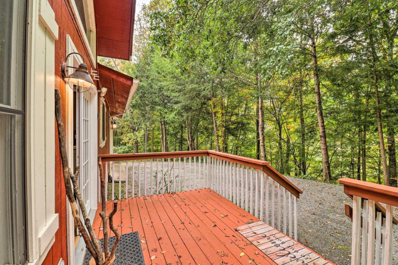 Rustic Red Cabin With Deck In Maggie Valley Club! ภายนอก รูปภาพ